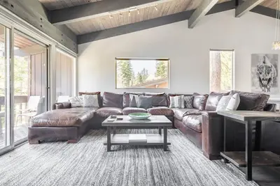 Image de Beautiful 4 bedroom townhome walking distance to the Village of Mammoth