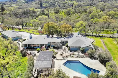 Image de Vineyard Vista- 4 bedroom ranch-style  beautiful home *30+ Day Rental*