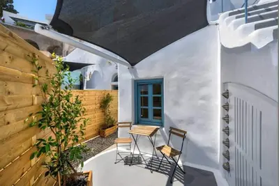 Image de Ng Petit Gem:Santorini's Hidden Treasure