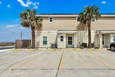 Image de Water view townhome with pool & private balcony - walk to beach & jetty
