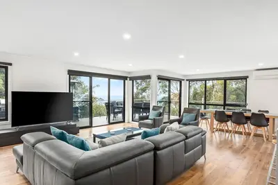 Image de The Wave House - Family home in the tree tops with ocean views