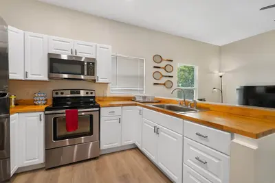 Image de Cozy Downtown Bungalow