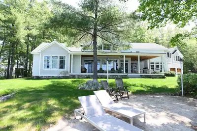 Image de Amazing 5000 sq. ft. home on Long Lake with beautiful sandy beach!