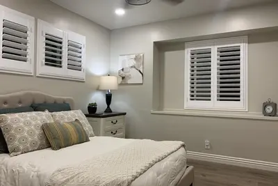 Image de New, Private, 2 bedroom studio!