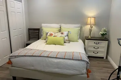 Image de Adorable, elegant, small unit, private entrance