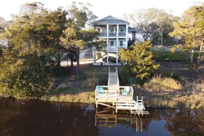 Image de Walk to the beach or kayak and fish on the Davis Canal!