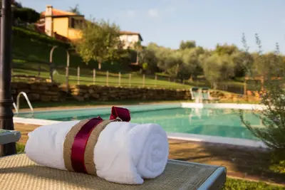 Flat in Lari, A\/C, terrace, pool, restaurant, Wi-Fi, close to the village, ne