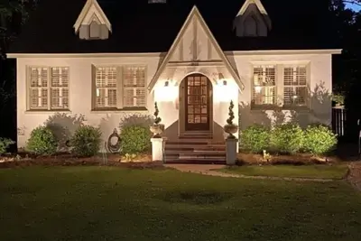 Image de Rare Masters Rental Available - Featured on Historical Home Tour