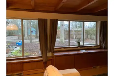 Image de Kid-Friendly Midcentury House 1. 2 Miles to Stadium