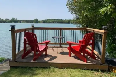 Image de Lovely Little Lake House - A serene getaway close to the city