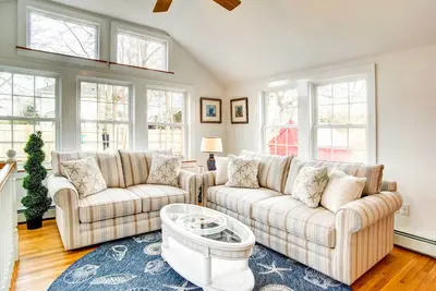 Image de 2 Mi to Beach: Coastal Retreat in Hyannis!