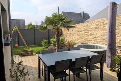 Image de Maison de famille sur jardin et terrasse avec  jacuzzi