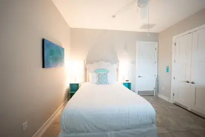 Key West Style Apartment - with pool/hot-tub