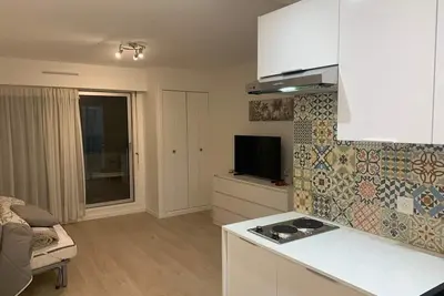 Image de Studio idéalement situé avec terrasse!
