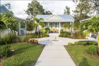 Image de Key West Style Cottage - with pool/hot-tub