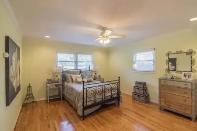 Image de Spacious and Convenient location 5bd2ba-2400sqft
