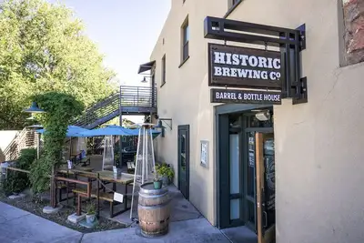 Image de Apartment in the Heart of Downtown above an amazing Brewery!