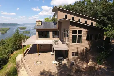 Image de A View to a Thrill - Experience a beautiful view of the Upper Mississippi River