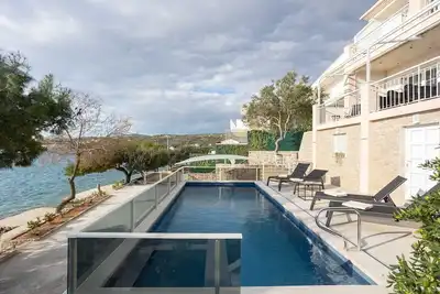 Image de Villa Sea Touch - villa en bord de mer pour huit personnes, vue imprenable et piscine chauffée
