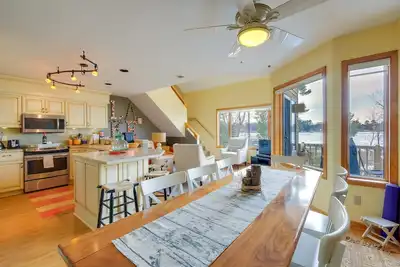 Image de Elk Rapids Condo w/ Balcony Overlooking Elk Lake!