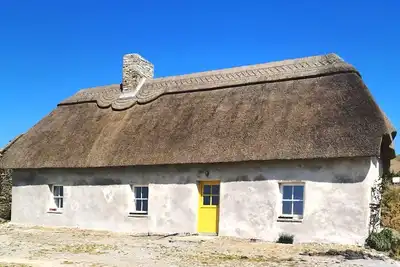 Thatched Cottage with panoramic views, near Castleisland, Kerry