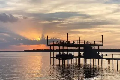 Image de Sunsets on Cedar Creek Lake - Fantastic Lot with incredible lake access & views!