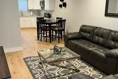 Image de Elegant 2 Bedroom Apartment Home