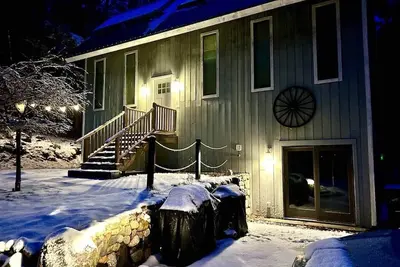 Image de 3 bedrooms, close to skiing and lakes.