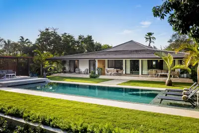 Image de Spectacular new villa 2 minutes walking distance to Minitas Beach