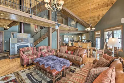 Image de Beautiful Eureka Cabin Rental on Golf Resort!