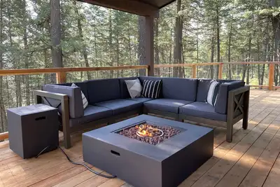 Image de Beautiful home on 4 acres, dedicated workspace, minutes to downtown Whitefish, 30-day minimum