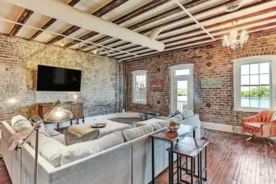 Image de River Views, Private Balcony, Heated Pool Access