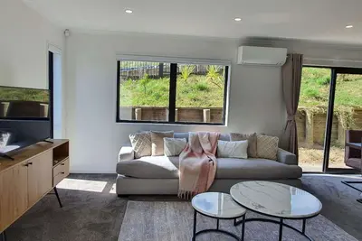 Image de Stunning 3 Bedrooms House Close to University
