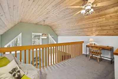 Image de Arrowhead Lake Retreat with large deck and fire pit
