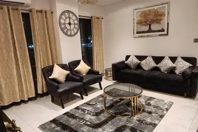 Image de Luxurious & Comfy Gem-5 Star Location-Pools, Gym!