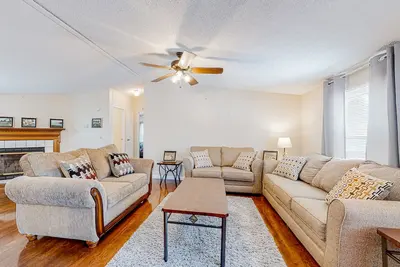 Image de Riverfront home w/ free attraction tickets, water views, firepit, deck