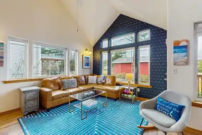 Image de Dog-friendly coastal cottage with private hot tub - short walk to beach