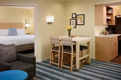 Image de Fulfilling Stay at Schaumburg! Pets Allowed, Outdoor Pool, Free Breakfast!