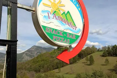 Image de camping familial  havre de paix au cœur de la campagne