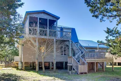 Image de Siren Song: Pet-friendly with a fenced yard