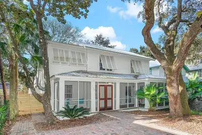 Image de Sugar Grove- 4 Br in Old Seagrove, Private Heated Pool, Steps to Beach and