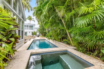 Image de Bright Sunshiny Day ~ Renovated 3 Br, 4 Ba Home w/ Pool, Spa & Exercise Room!