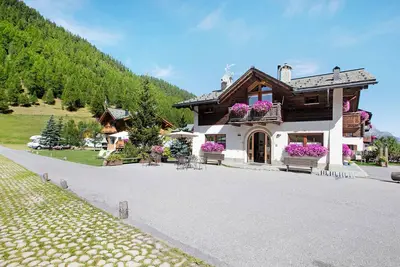 Image de Appartement 'Stella Alpina Camping Stella Alpina' avec vue sur la montagne, jardin partagé et Wi-Fi