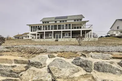 Image de Coastal Waterford Getaway, Steps to the Water!
