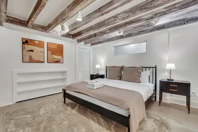 Image de Renovated Apartment w/ King Bed on Oglethorpe Square by Lucky Savannah
