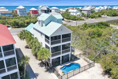 Image de Experience the best of both- Bay front, near beach, Private Pool, Pet Friendly!