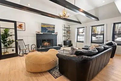 Image de Nostalgic vibe with modern amenities in midcentury log cabin with hot tub + more