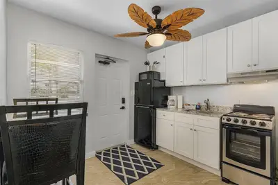 Image de 6 Person 1-Bedroom Condo with Waterview Balcony - Lighthouse - Welcome to our stunning, newly renovated one-bedroom condo room with a balcony!