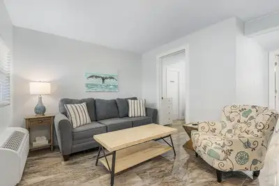 Image de 4 Person 1 Bedroom Condo with Waterview Patio - Snapper - Welcome to our newly renovated one-bedroom condo!