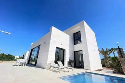 Image de Modern 4 Bed Villa with Pool Lc4